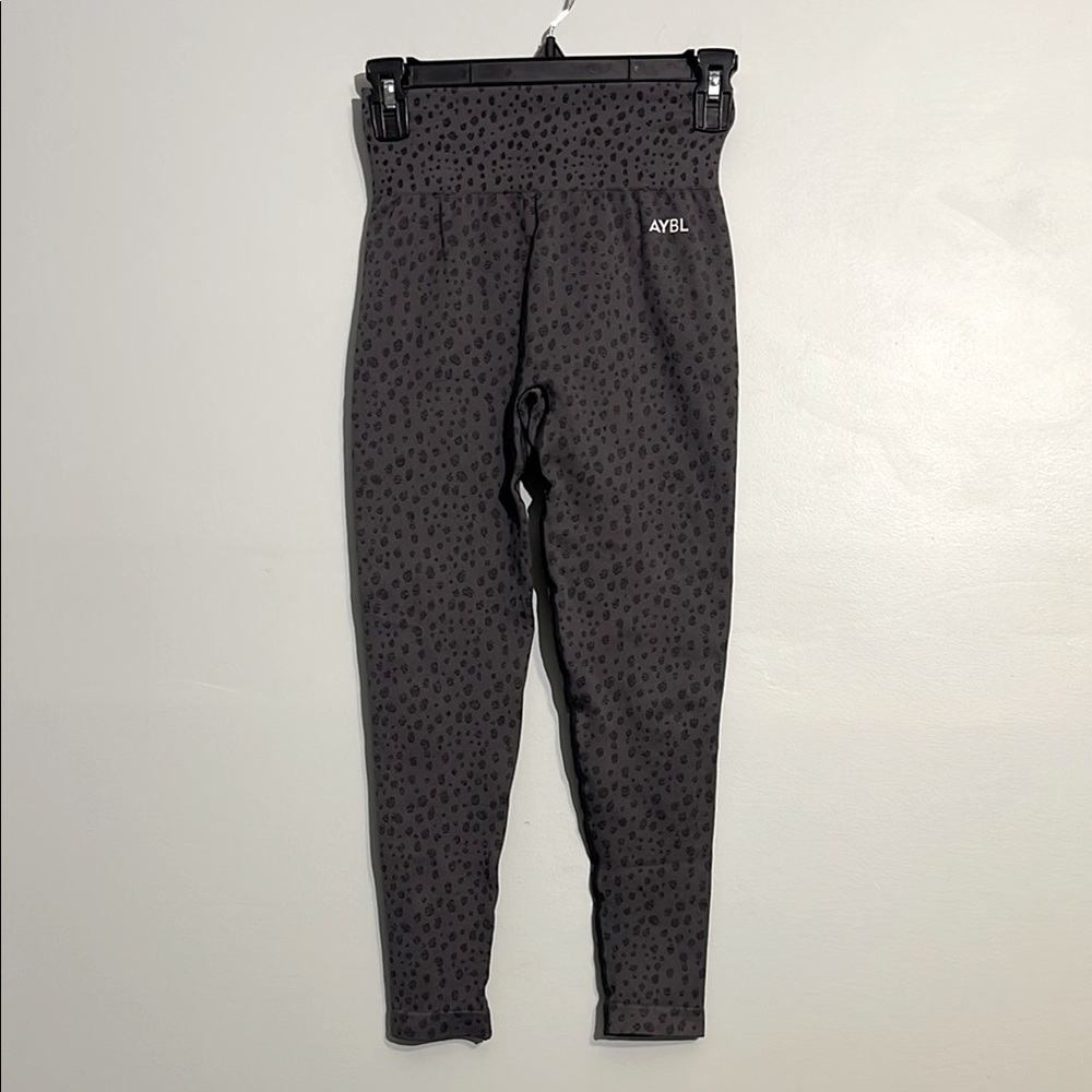AYBL Leopard Gray & Black Leggings High Rise Seamless Cropped Butt Women’s Small